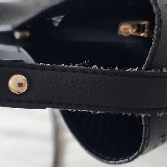 Black crossbody bucket bag with top handle - Picture 4 of 6